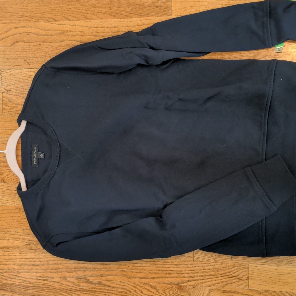 Banana Republic navy blue crew neck sweatshirt size medium in very good used con